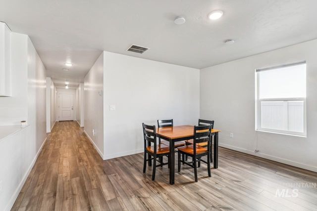 2814 S Mossy Forest Ave, Nampa, ID 83686