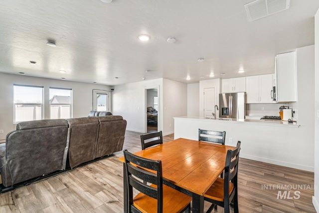 2814 S Mossy Forest Ave, Nampa, ID 83686