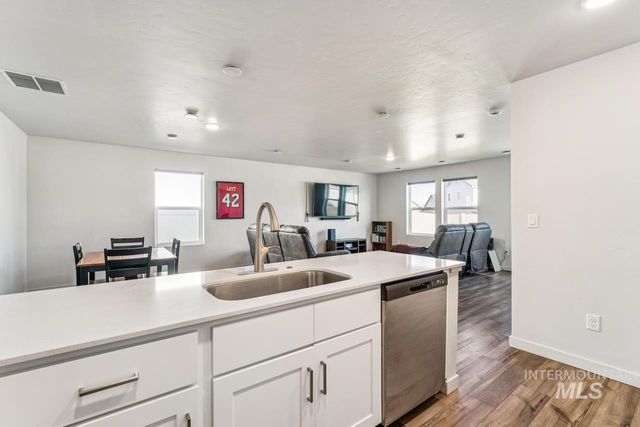 2814 S Mossy Forest Ave, Nampa, ID 83686