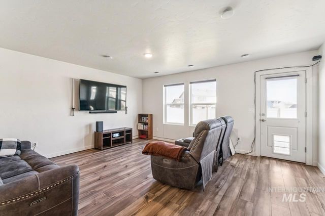 2814 S Mossy Forest Ave, Nampa, ID 83686