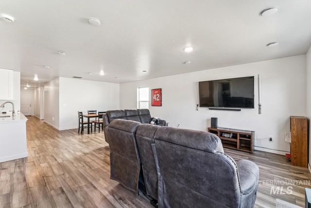 2814 S Mossy Forest Ave, Nampa, ID 83686