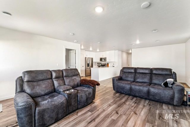 2814 S Mossy Forest Ave, Nampa, ID 83686