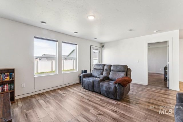 2814 S Mossy Forest Ave, Nampa, ID 83686