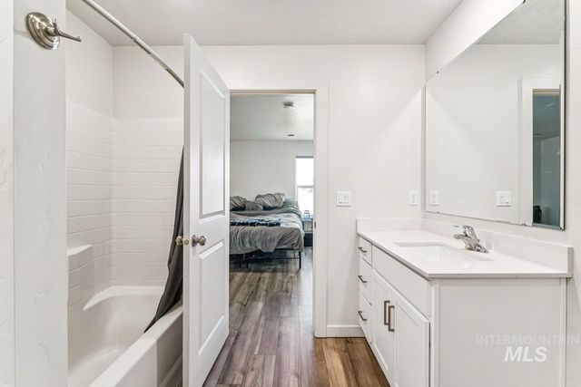 2814 S Mossy Forest Ave, Nampa, ID 83686