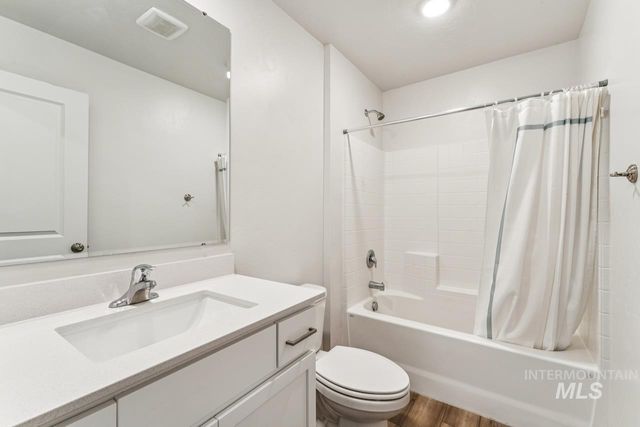 2814 S Mossy Forest Ave, Nampa, ID 83686