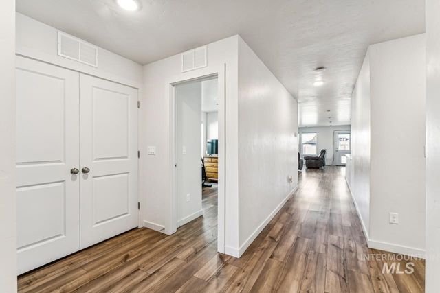 2814 S Mossy Forest Ave, Nampa, ID 83686