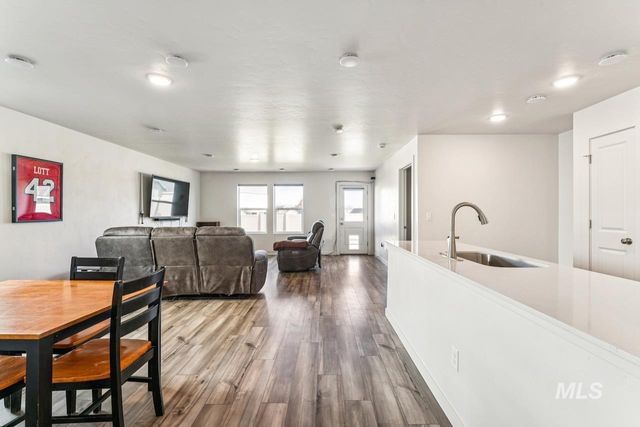 2814 S Mossy Forest Ave, Nampa, ID 83686