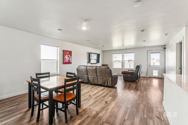 2814 S Mossy Forest Ave, Nampa, ID 83686