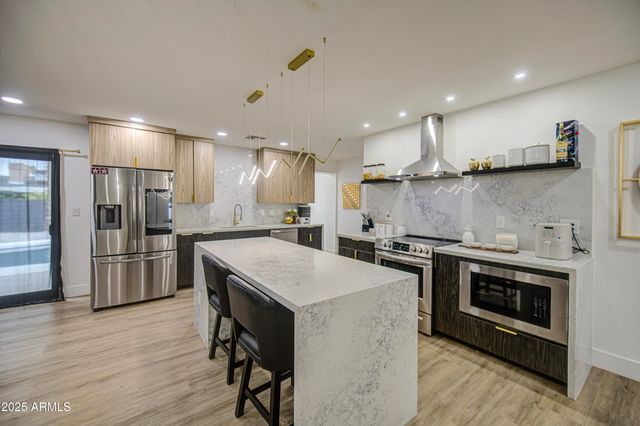 919 W PORT ROYALE Lane, Phoenix, AZ 85023