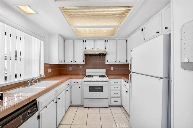11754 206th Street, Lakewood, CA 90715