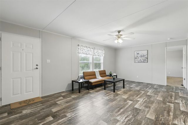 5904 S Lakeside Hills Court, Granbury, TX 76048