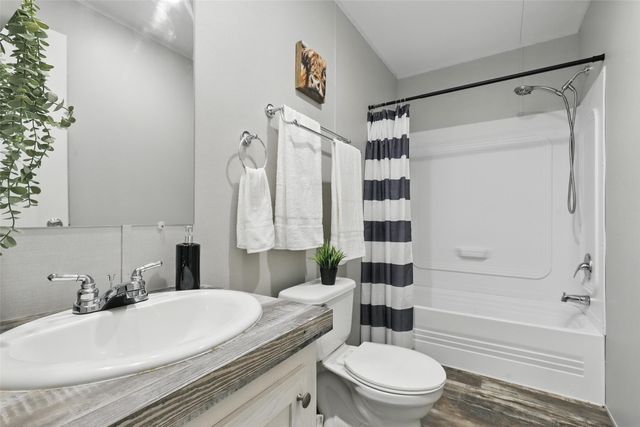 5904 S Lakeside Hills Court, Granbury, TX 76048