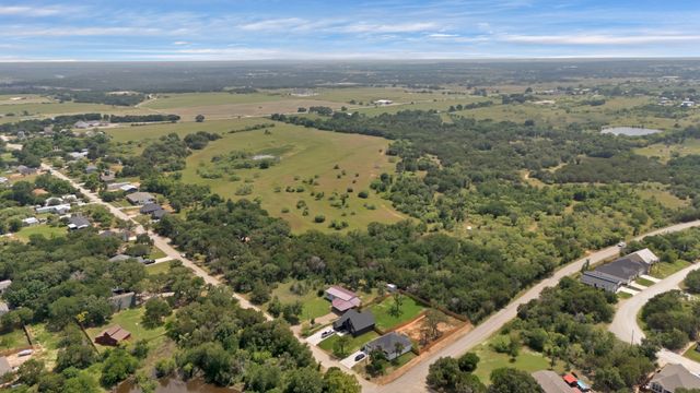 5904 S Lakeside Hills Court, Granbury, TX 76048
