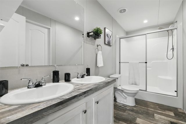 5904 S Lakeside Hills Court, Granbury, TX 76048