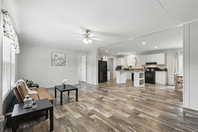 5904 S Lakeside Hills Court, Granbury, TX 76048