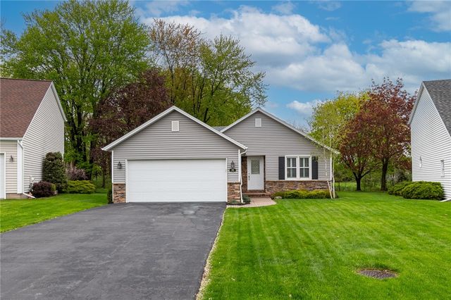 92 Olivia Circle, Greece, NY 14626