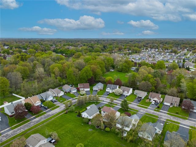 92 Olivia Circle, Greece, NY 14626