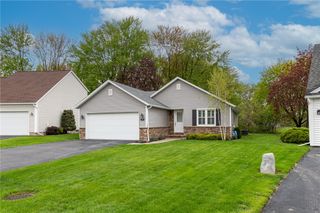 92 Olivia Circle, Greece, NY 14626
