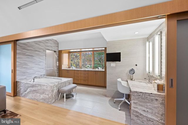 2323 PORTER ST NW, Washington, DC 20008