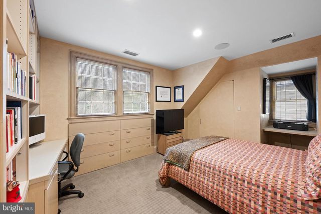 2323 PORTER ST NW, Washington, DC 20008