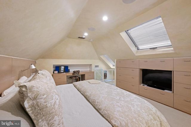 2323 PORTER ST NW, Washington, DC 20008