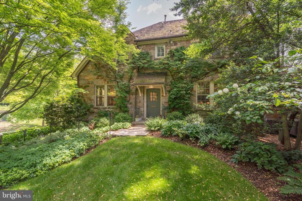 2323 PORTER ST NW, Washington, DC 20008