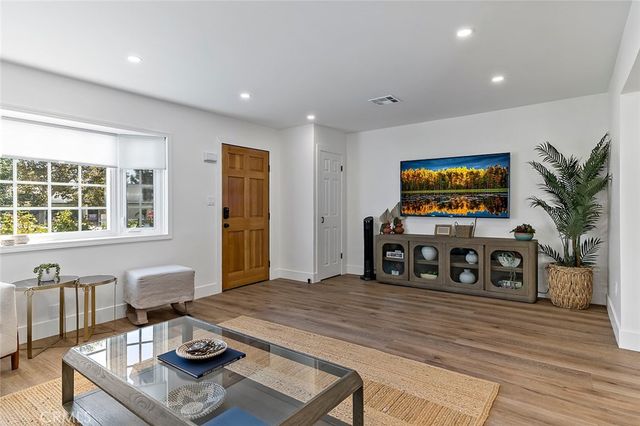 409 N Avon, Burbank, CA 91505