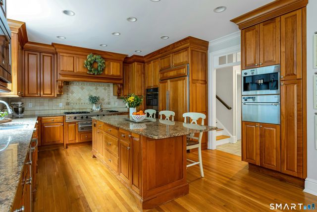 14 Turtle Ridge Court, Ridgefield, CT 06877