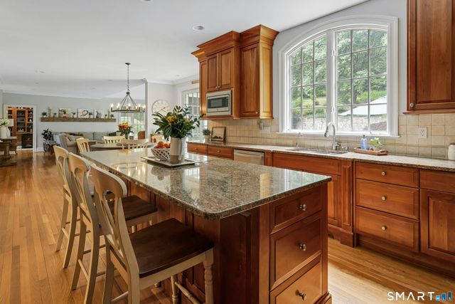 14 Turtle Ridge Court, Ridgefield, CT 06877