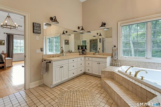 14 Turtle Ridge Court, Ridgefield, CT 06877
