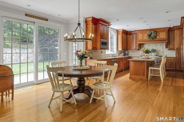 14 Turtle Ridge Court, Ridgefield, CT 06877