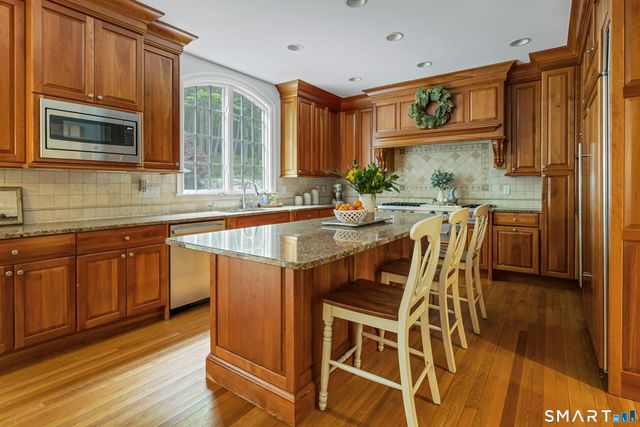 14 Turtle Ridge Court, Ridgefield, CT 06877