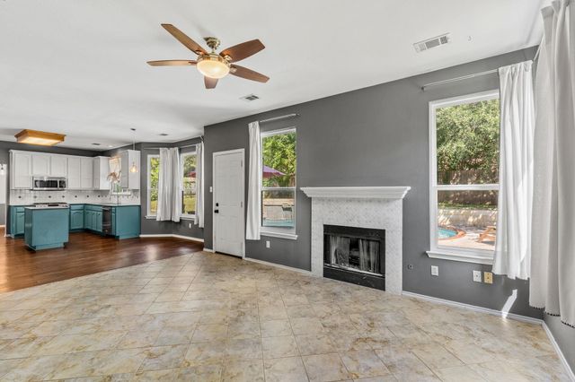 504 PLEASANT VALLEY DR, Pflugerville, TX 78660