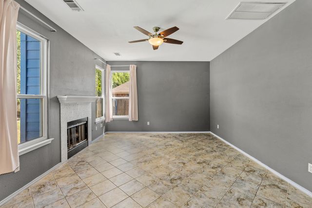 504 PLEASANT VALLEY DR, Pflugerville, TX 78660
