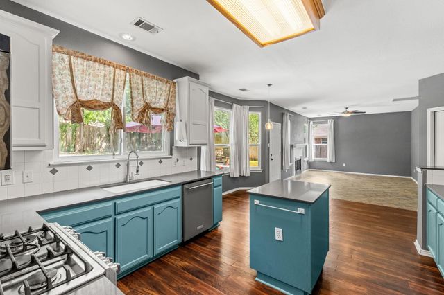 504 PLEASANT VALLEY DR, Pflugerville, TX 78660