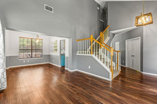 504 PLEASANT VALLEY DR, Pflugerville, TX 78660