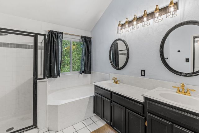 504 PLEASANT VALLEY DR, Pflugerville, TX 78660