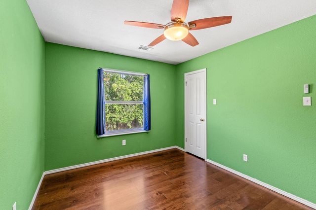 504 PLEASANT VALLEY DR, Pflugerville, TX 78660