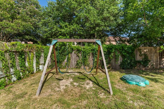 504 PLEASANT VALLEY DR, Pflugerville, TX 78660