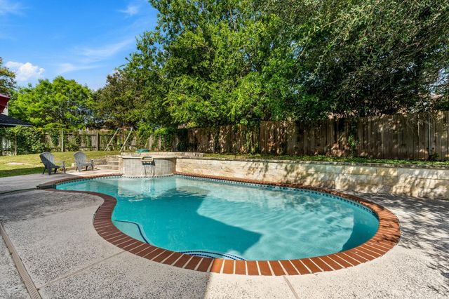 504 PLEASANT VALLEY DR, Pflugerville, TX 78660