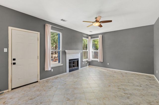 504 PLEASANT VALLEY DR, Pflugerville, TX 78660