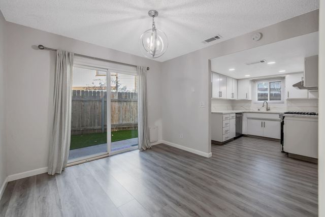 2024 E Laura Avenue, Visalia, CA 93292