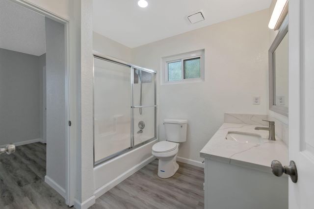 2024 E Laura Avenue, Visalia, CA 93292