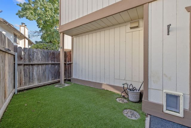 2024 E Laura Avenue, Visalia, CA 93292