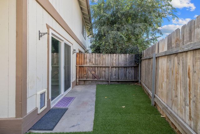 2024 E Laura Avenue, Visalia, CA 93292