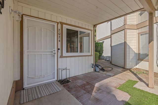 2024 E Laura Avenue, Visalia, CA 93292