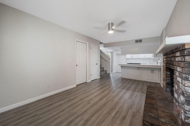 2024 E Laura Avenue, Visalia, CA 93292