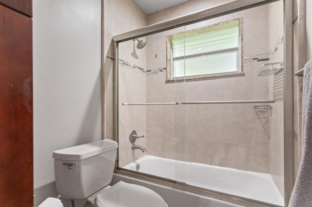 4050 NW 7th Lane, Delray Beach, FL 33445