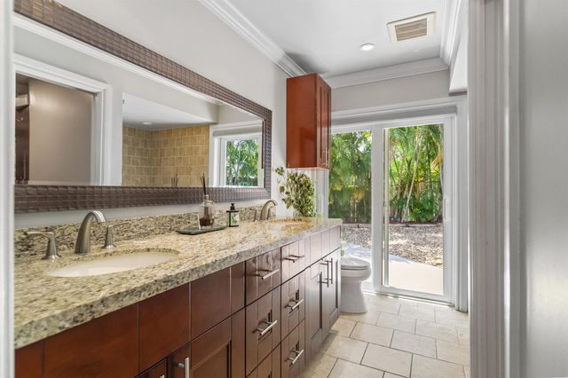 4050 NW 7th Lane, Delray Beach, FL 33445