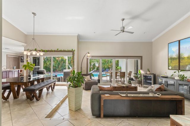 4050 NW 7th Lane, Delray Beach, FL 33445